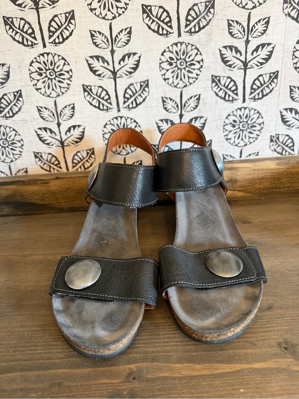Women’s black Taos leather wedge sandals size 40 (9-9.5)